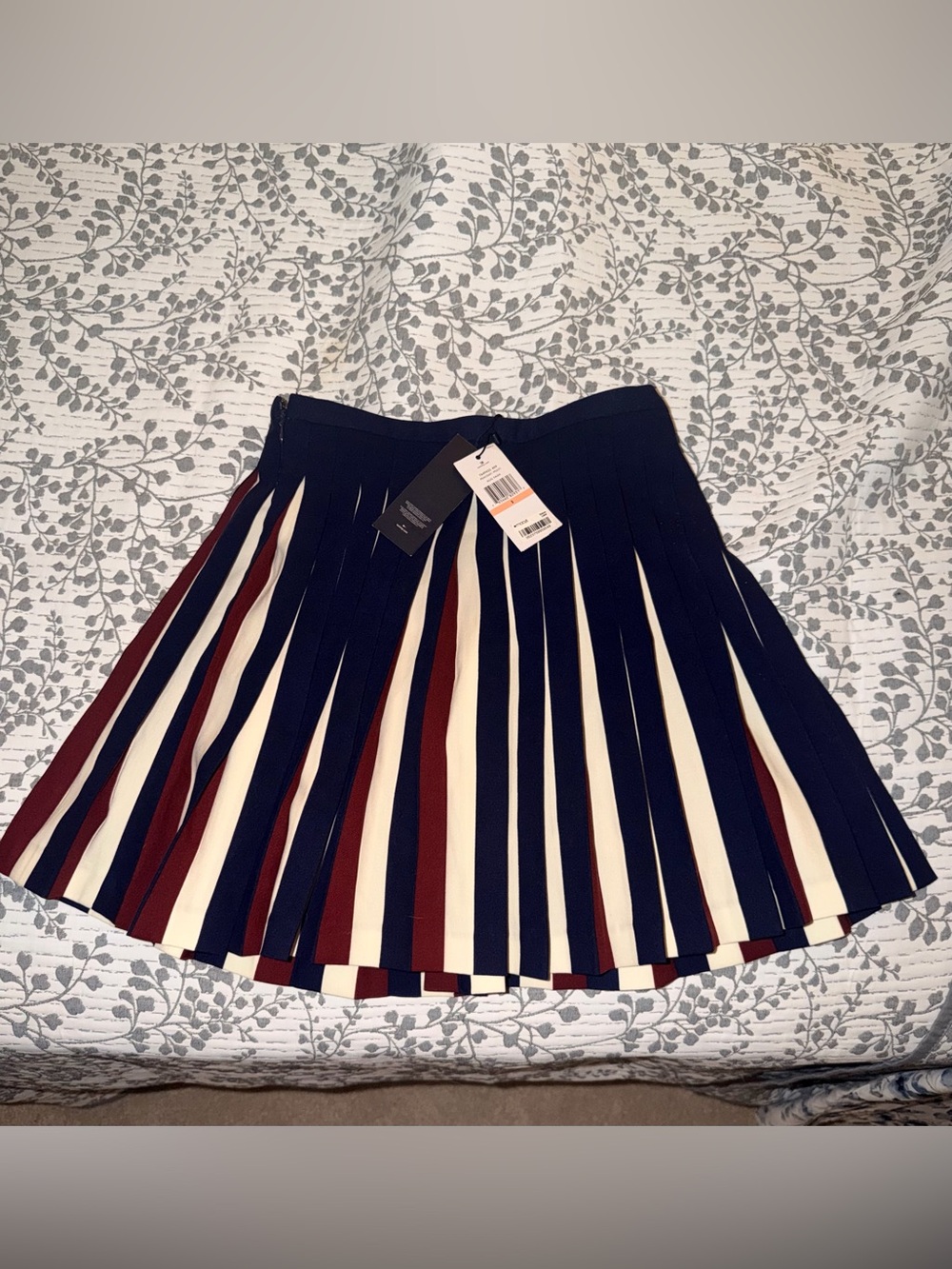 NWT Tommy Hilfiger preppy pleated skirt
